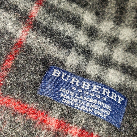 BURBERRY VINTAGE AUTH. NECK SCARF 11X56 INCHES - Picture 11 of 13